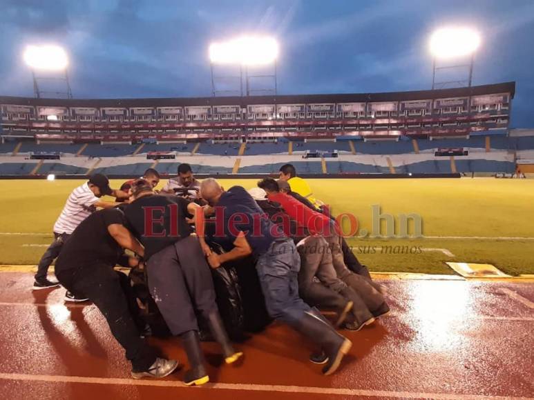 Alphonso Davies y las carnitas asadas enloquecen a la afición: así se vive el Honduras-Canadá