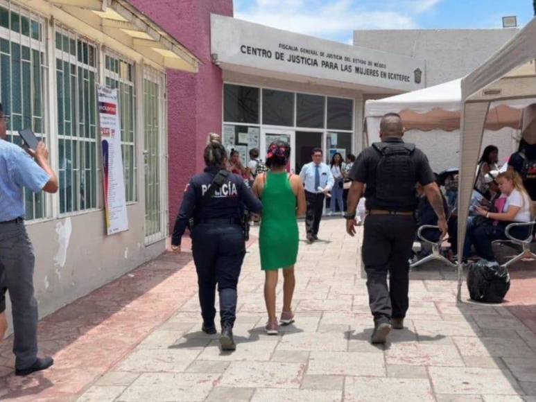 Capturan mujer en México por maltratar a su hijo: Le pegó a puño cerrado en el estómago