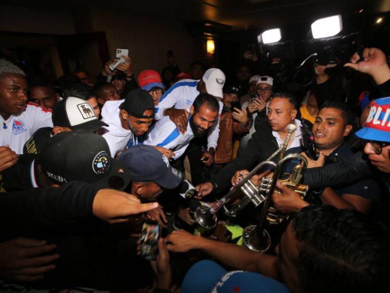 El banderazo en concentración de Olimpia previo a final ante Motagua