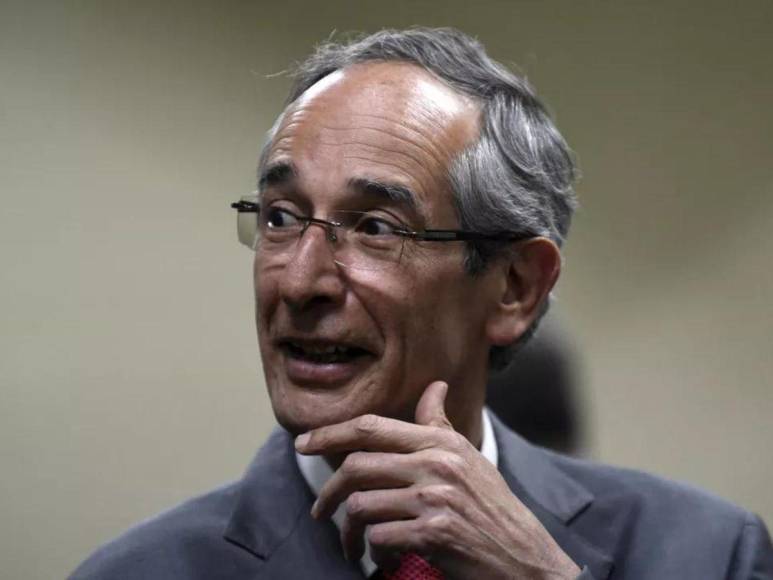 ¿Quién era Álvaro Colom y cómo fue su gestión en la presidencia de Guatemala?