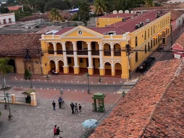 Sorprendido e intrigado: así ha sido el recorrido de Luisito Comunica por Honduras