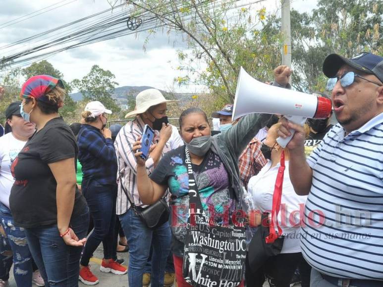 Simpatizantes de JOH protestan frente a la CSJ en apoyo a petición de arresto domiciliario (FOTOS)