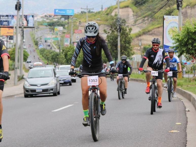 Las 30 mejores imágenes que dejó la undécima Vuelta Ciclística de EL HERALDO 2022