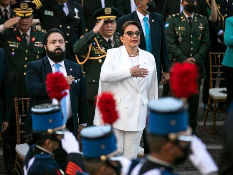 El look de la presidenta Xiomara Castro durante homenaje a la Bandera Nacional