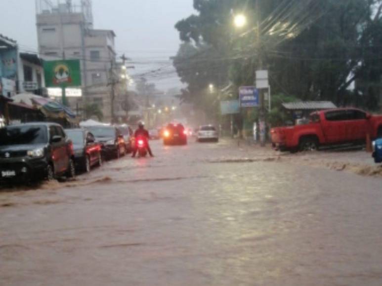 Pasajeros atrapados y derrumbes: estragos de tormenta Pilar en el DC