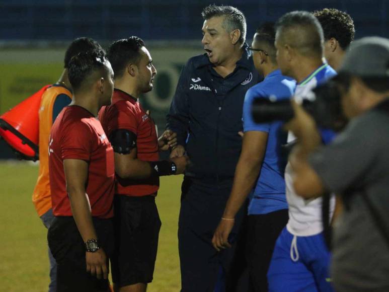 ¡Le sacaron amarilla! Así fue el debut de Diego Vázquez con Motagua