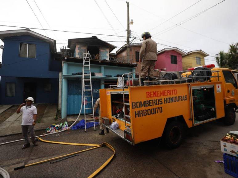 Imágenes tras el incendio que dejó cinco miembros de una familia muertos en Ciudad Lempira