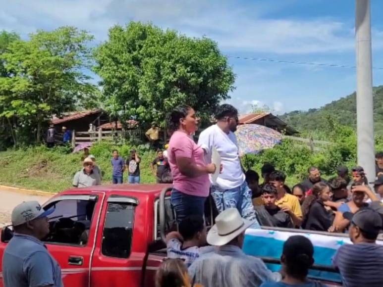 Con dolor y pesar, familiares dan último adiós a víctimas de tragedia en el Lago de Yojoa