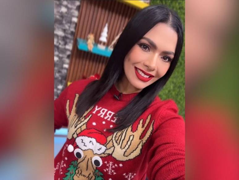 Presentadoras hondureñas con trajes alusivos a la Navidad 2023