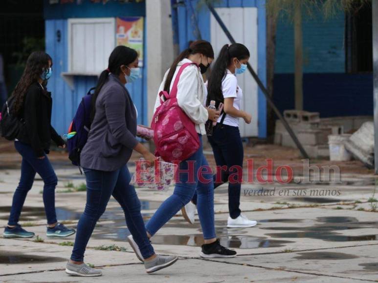 Así se vivió el retorno a clases presenciales en los centros educativos de la capital (Fotos)