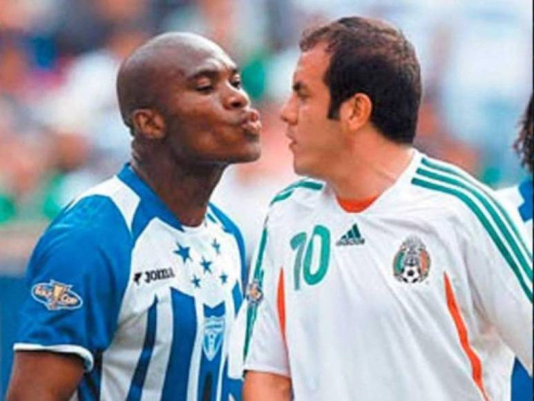 ¡Con hondureños en la lista! Los besos más famosos y polémicos en el fútbol