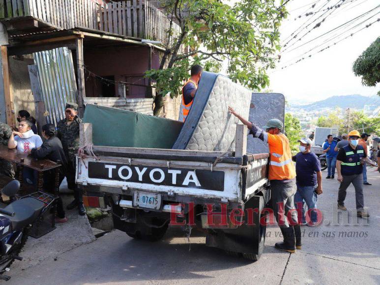 Tristeza, miedo y dolor por abandonar la zona: El drama de vecinos de colonia Guillén tras evacuar la zona de derrumbe