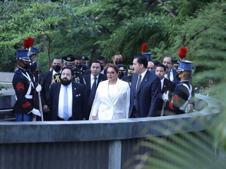 El look de la presidenta Xiomara Castro durante homenaje a la Bandera Nacional