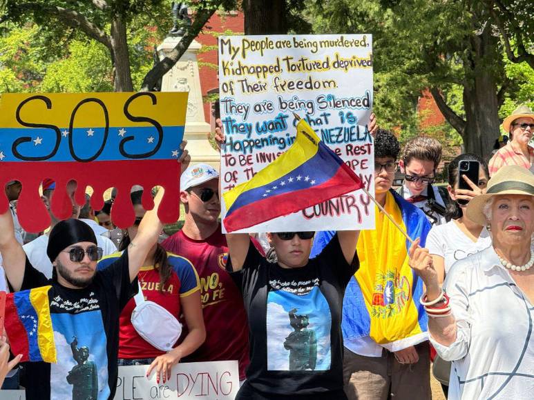 Miles de venezolanos salen a las calles en contra de ratificación de Maduro como presidente