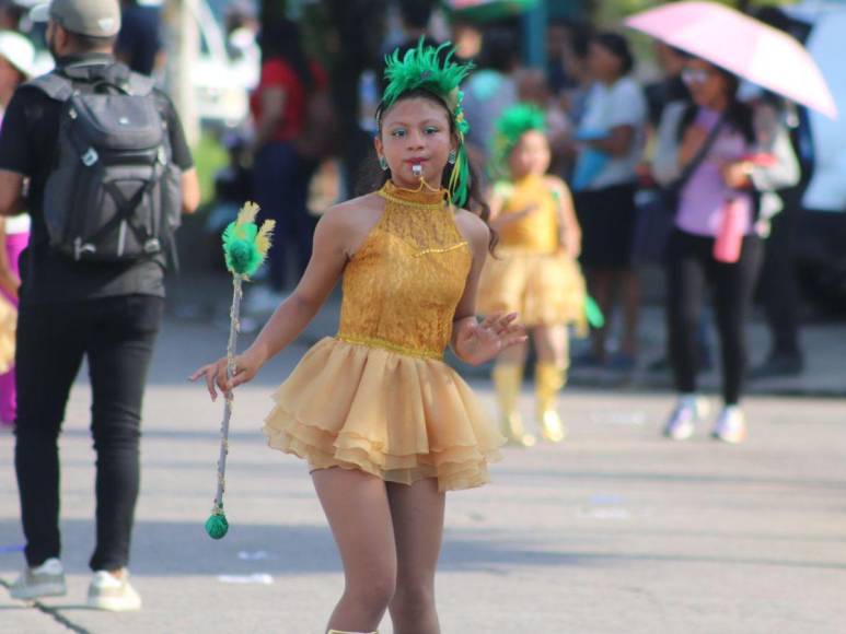 Así desfilaron los niños de los centros educativos de San Lorenzo, Valle