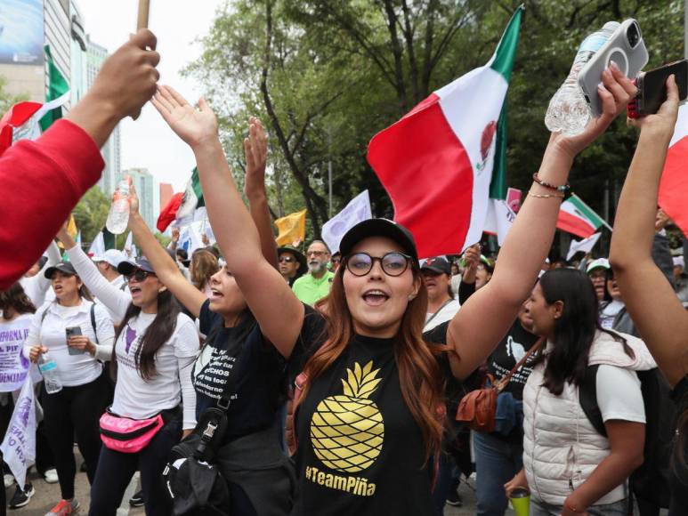 Mexicanos salen a las calles en contra de reforma judicial