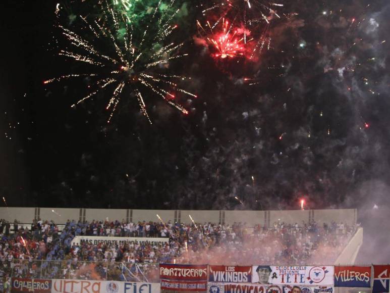 ¡Con juego de luces! Así celebró la Ultra Fiel el triunfo del Olimpia