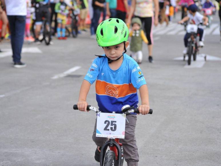 ¡Vamos, pedaleen!: Así arrancó la Vuelta Ciclística Infantil 2023