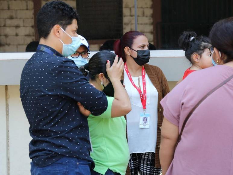 Desgarradoras fotos: familiares retiran cuerpos de jóvenes muertas en accidente en el anillo periférico