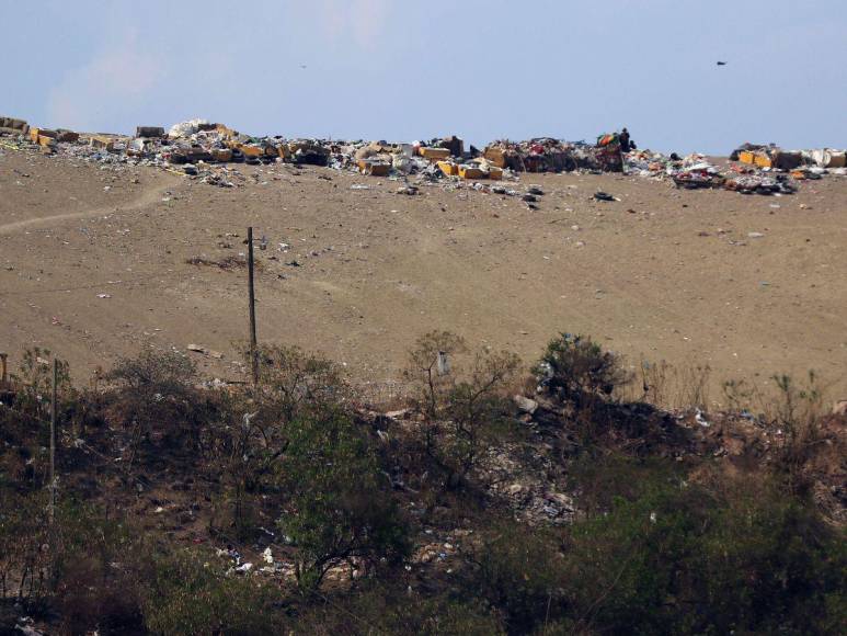 Baches, tierra y polvo: inicia la compactación para la nueva carretera de la salida a Olancho