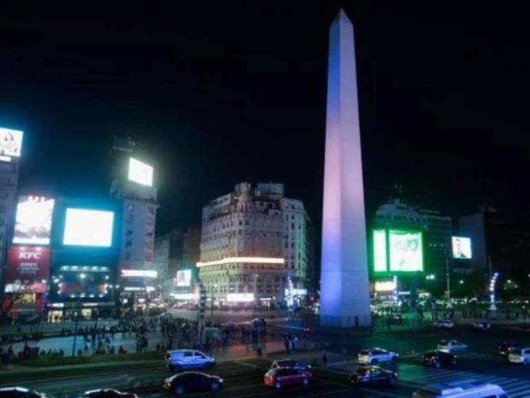 Monumentos famosos de varias ciudades del mundo se iluminan en apoyo a Israel