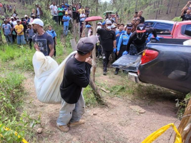 Semienterradas en fosas clandestinas: fotos del hallazgo de tres jovencitas muertas en Cedros