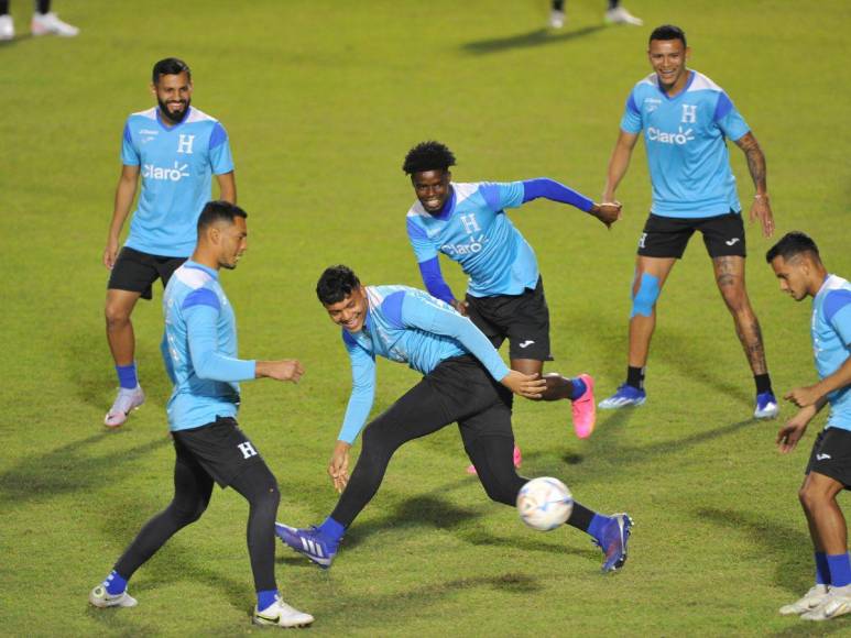 ¡Del aeropuerto a la cancha! Honduras entrenó en Tegucigalpa pensando en derrotar a Cuba