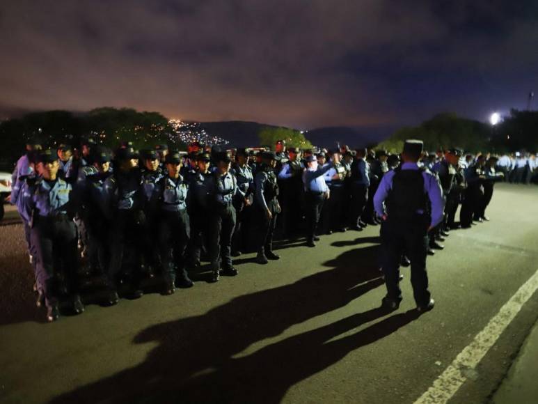 Patrullajes, retenes y estrictos controles garantizan seguridad en los desfiles patrios en Tegucigalpa