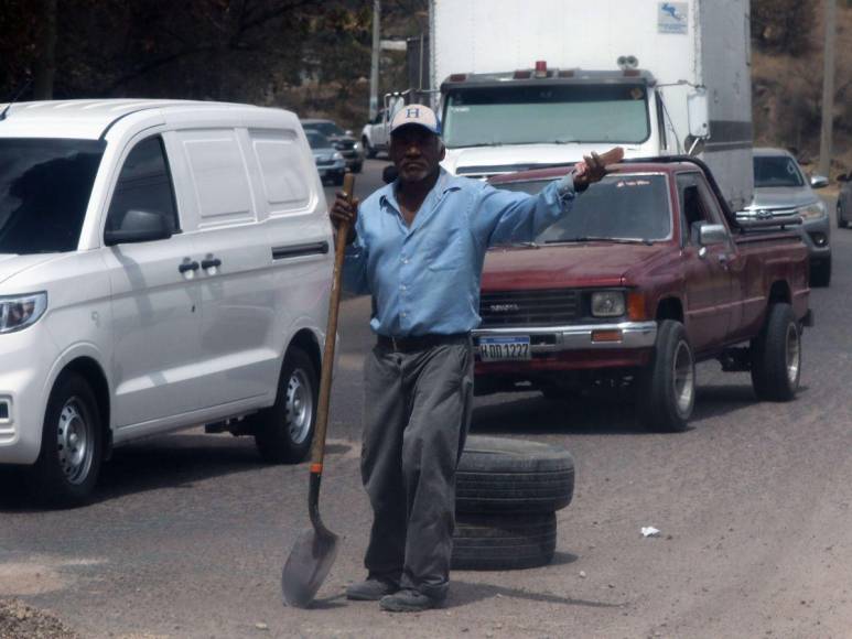 Baches, tierra y polvo: inicia la compactación para la nueva carretera de la salida a Olancho