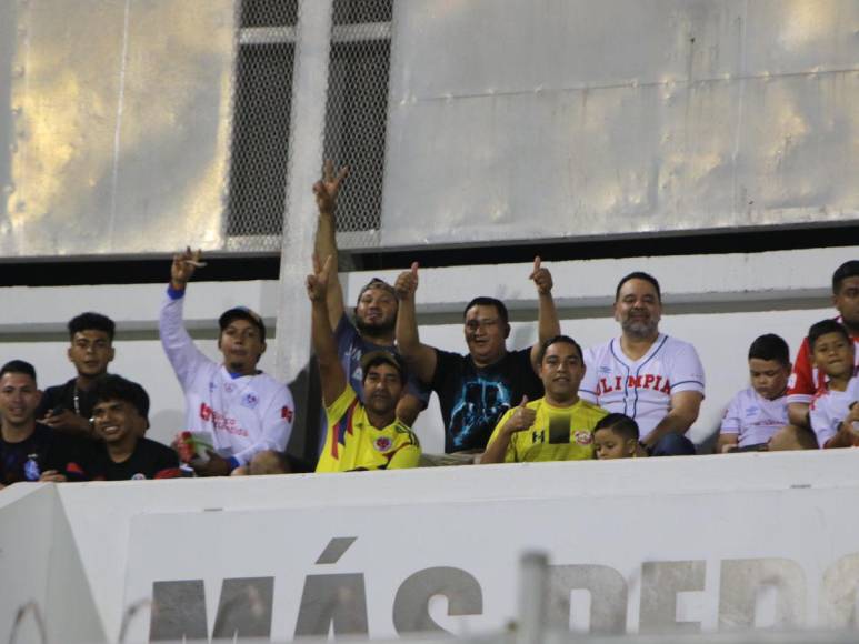 ¡Estadio dividido! Así se vive el ambiente del Olimpia-Génesis por la ida