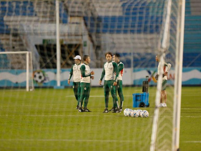 México alista las armas y conoce el Estadio Chelato Uclés de Honduras