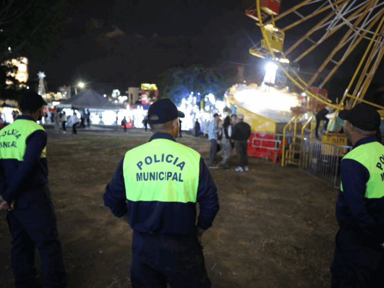 Luces, diversión y juegos en la Villa Navideña del bulevar Juan Pablo II