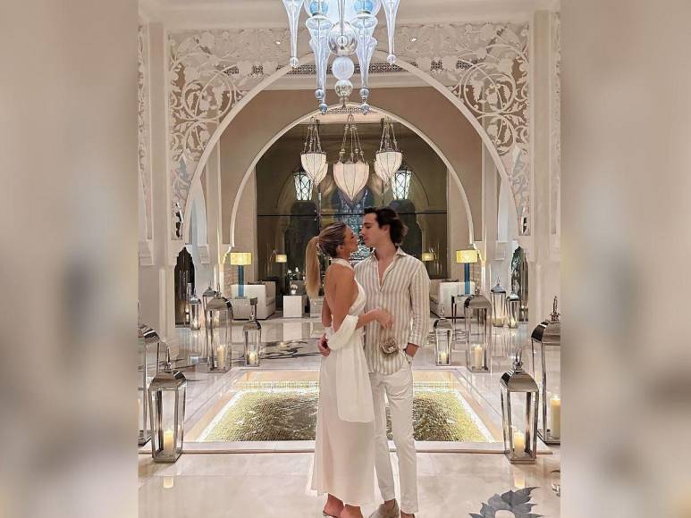 Las románticas vacaciones de Rebeca Rodríguez y su novio en los Emiratos Árabes Unidos