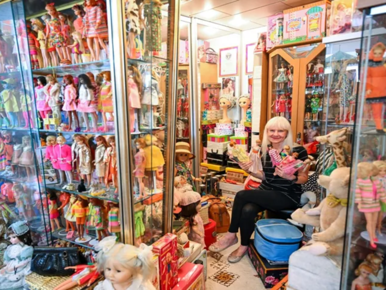 ¡Una no es suficiente! Conoce la mayor colección de Barbies del mundo