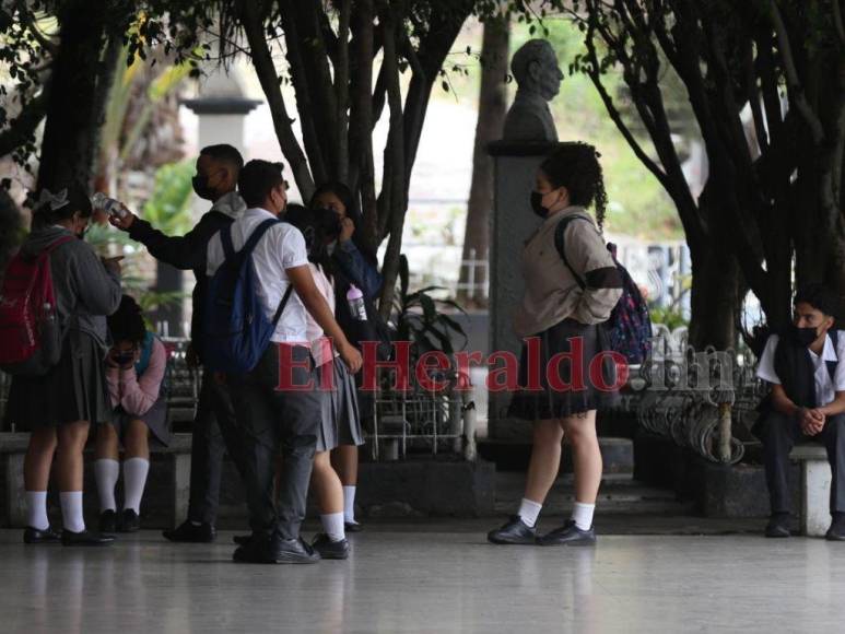 Así se vivió el retorno a clases presenciales en los centros educativos de la capital (Fotos)