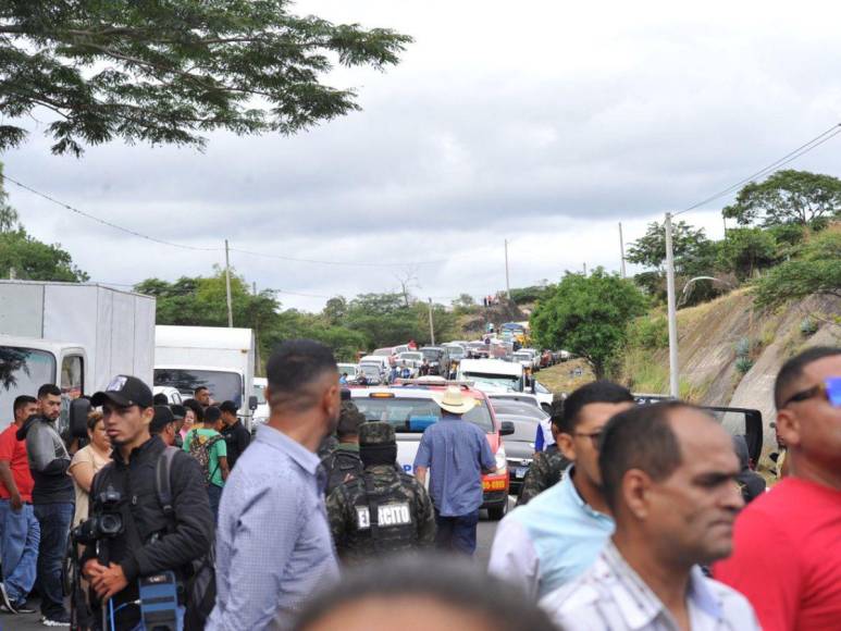 Caos en la carretera a Olancho luego de trágico accidente de autobús