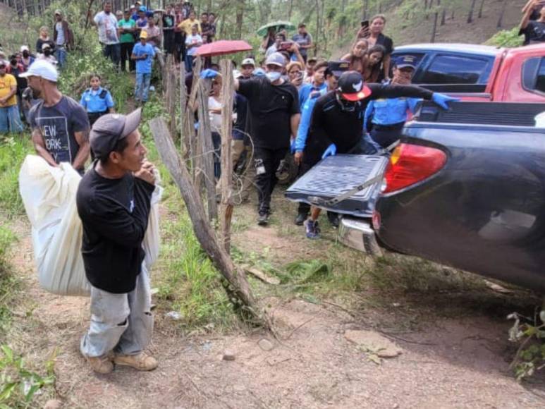 Semienterradas en fosas clandestinas: fotos del hallazgo de tres jovencitas muertas en Cedros