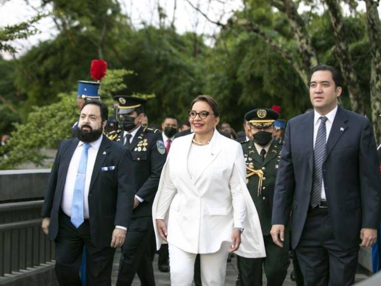 El look de la presidenta Xiomara Castro durante homenaje a la Bandera Nacional