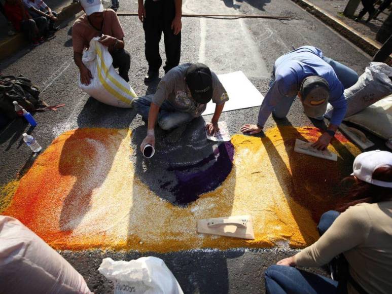 ¡Fervor y arte en Semana Santa! Inicia elaboración de alfombras en la avenida Cervantes