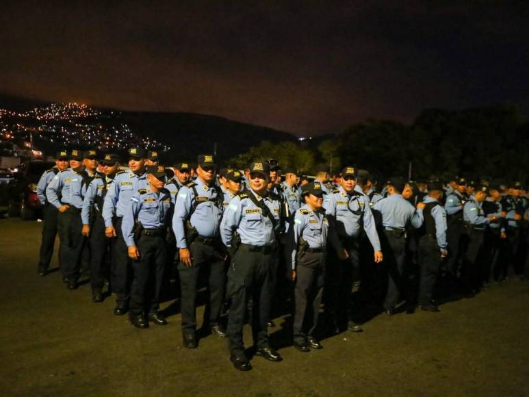 Patrullajes, retenes y estrictos controles garantizan seguridad en los desfiles patrios en Tegucigalpa