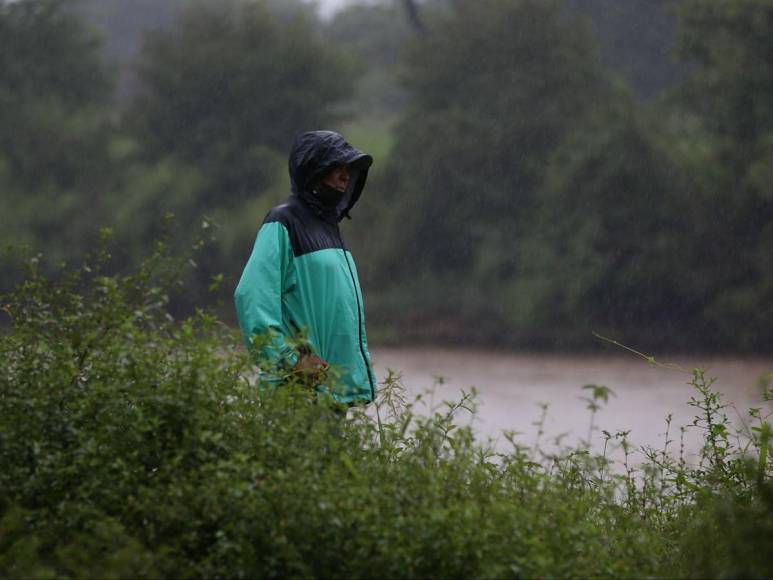 Lluvias de Pilar dejan desbordamiento en Río Goascorán en la zona sur