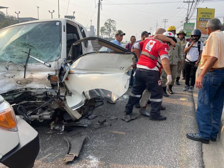 Angustioso rescate y aparatoso impacto: las imágenes que dejó una triple colisión en el anillo periférico