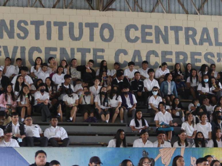 Así se vivió la elección de la “Chica del Comercio 2023” en el Instituto Central Vicente Cáceres