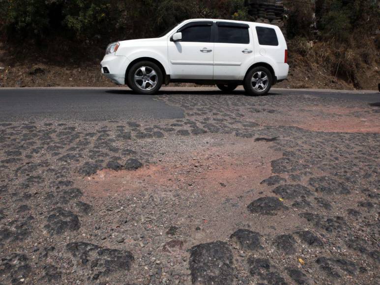 Baches, tierra y polvo: inicia la compactación para la nueva carretera de la salida a Olancho