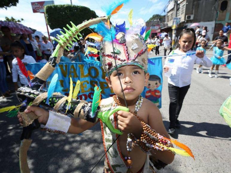 Las curiosidades que dejaron los desfiles de los pequeños de educación prebásica y básica en la capital