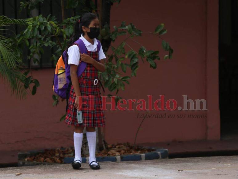 Así se vivió el retorno a clases presenciales en los centros educativos de la capital (Fotos)