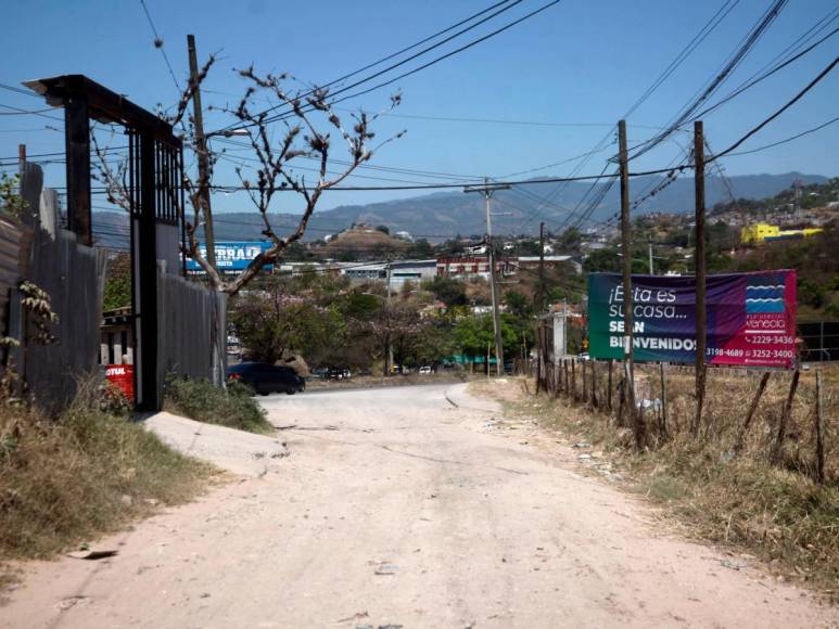 Fotos: Raspan la calle de alivio de la carretera al sur de la capital