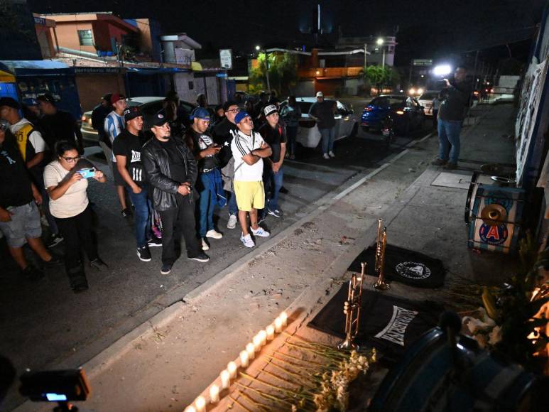 Imágenes del homenaje que rindieron a víctimas de estampida en estadio de El Salvador