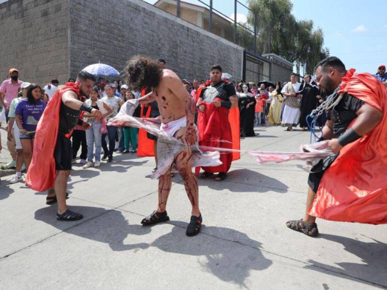 Las 25 imágenes más espectaculares de los Vía Crucis en Tegucigalpa