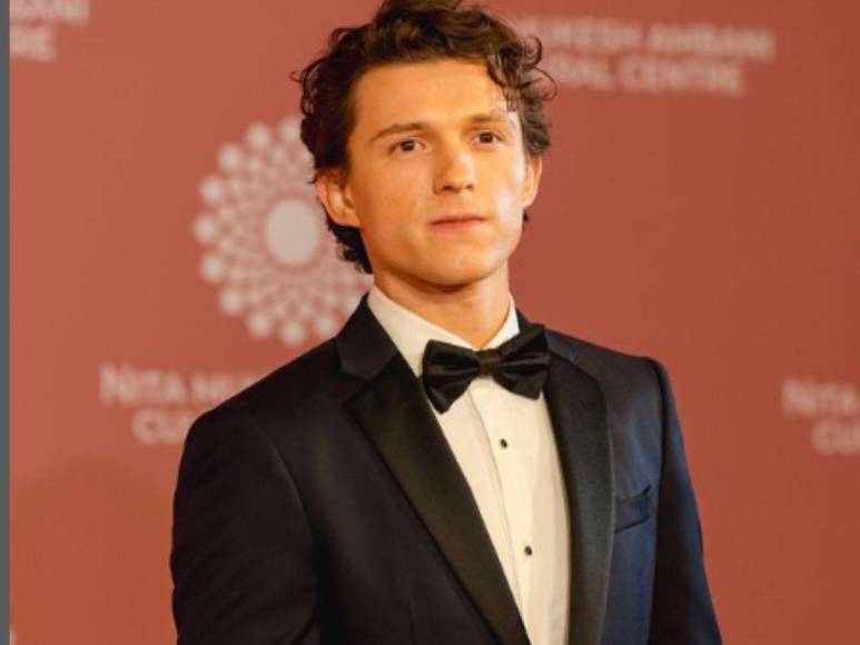 De Tom Holland a Drew Barrymore, los famosos que han luchado con su adicción al alcohol